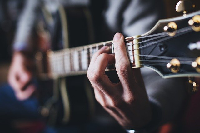 Apprendre à jouer de la guitare